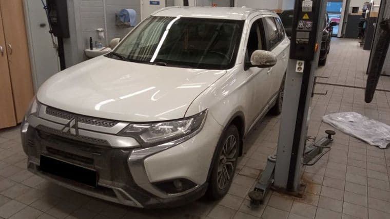 Mitsubishi Outlander, 2020