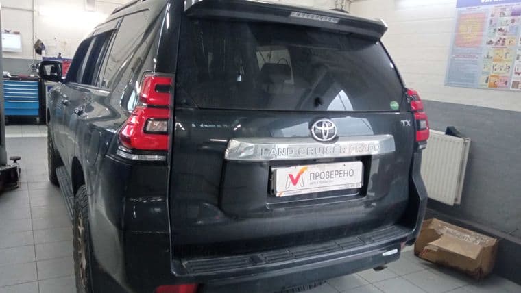 Toyota Land Cruiser Prado, 2017 - вид 3