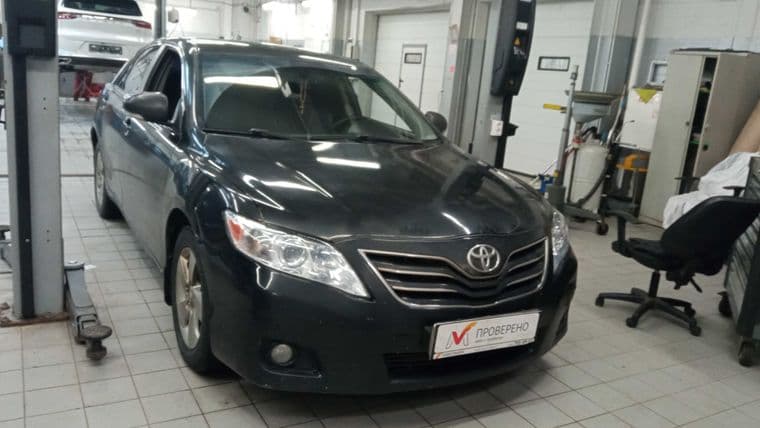 Toyota Camry 2010 года, 262 438 км - вид 2