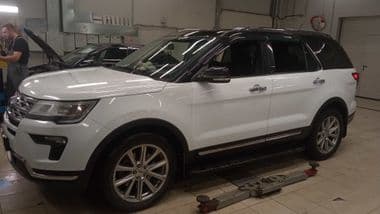 Ford Explorer 2018 года, 129 320 км - вид 1
