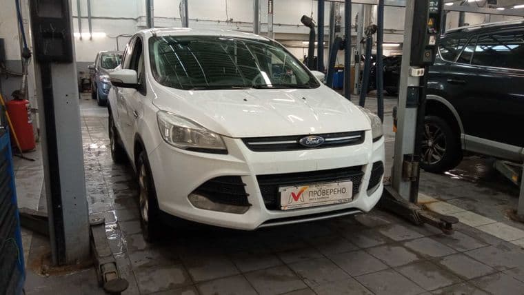 Ford Kuga 2014 года, 151 055 км - вид 2