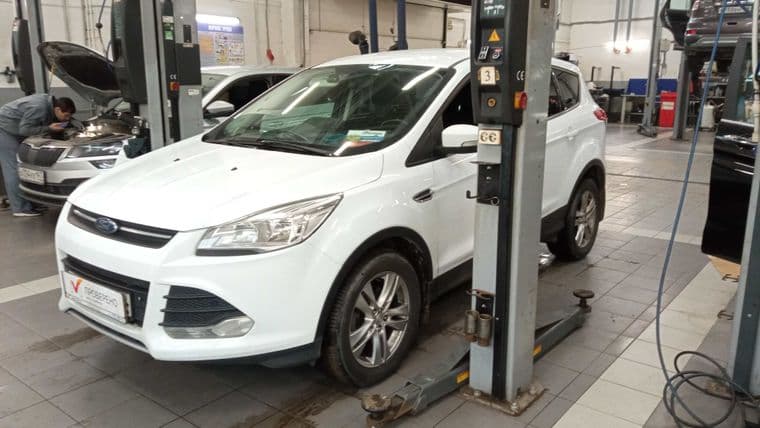 Ford Kuga 2016 года, 128 571 км - вид 1