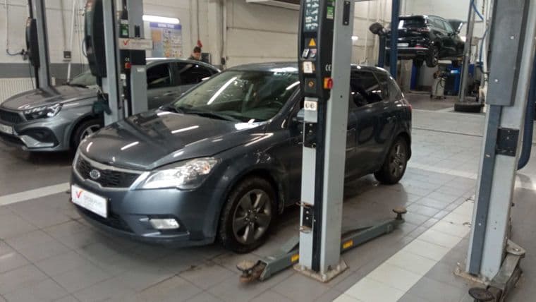 KIA Ceed 2010 года, 198 000 км - вид 1
