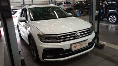 Volkswagen Tiguan 2020 года, 130 195 км - вид 2