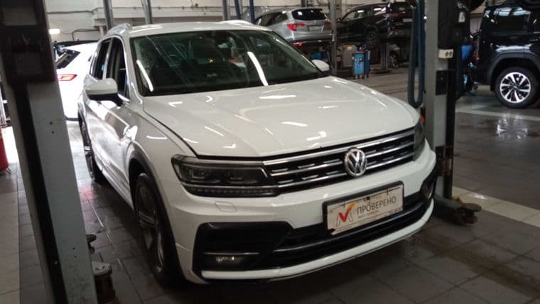 Volkswagen Tiguan 2020 года, 130 195 км - вид 2