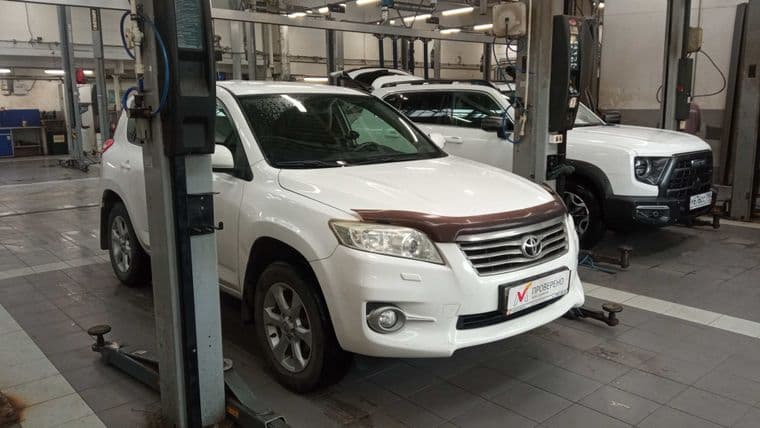 Toyota RAV4 2011 года, 233 209 км - вид 2