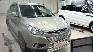 Hyundai ix35 2011 года, 192 408 км - вид 2