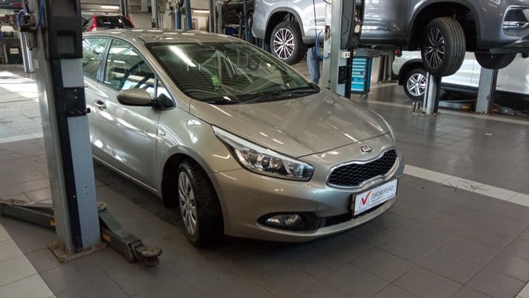 KIA Ceed 2015 года, 114 390 км - вид 2