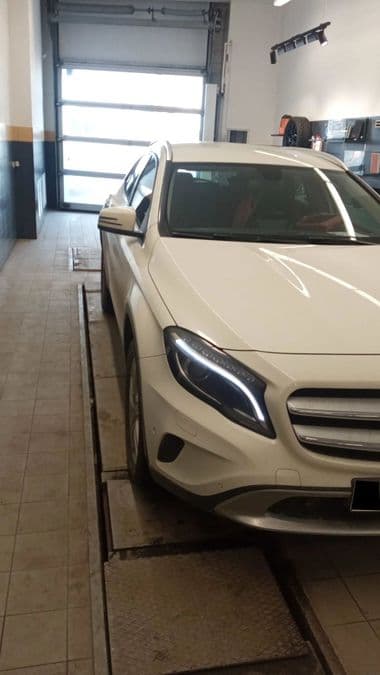Mercedes-Benz GLA-класс 2015 года, 92 815 км - вид 2