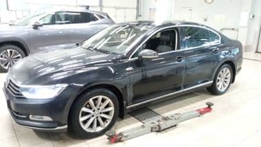 Volkswagen Passat 2018 года, 211 656 км - вид 1