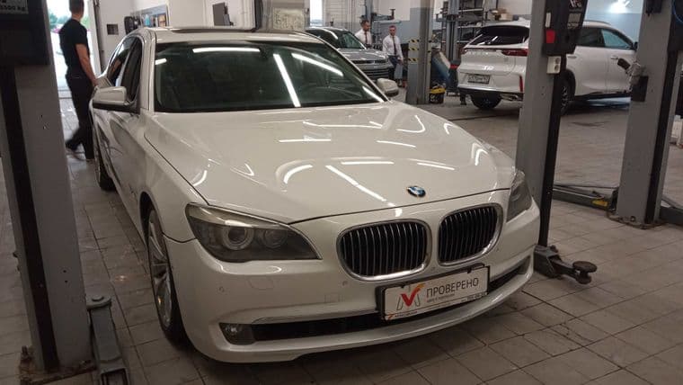 BMW 7 серия 2011 года, 296 436 км - вид 1