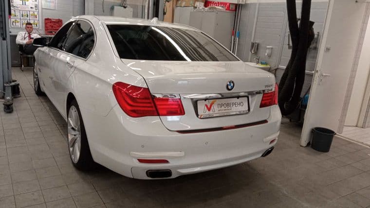 BMW 7 серия, 2011 - вид 4