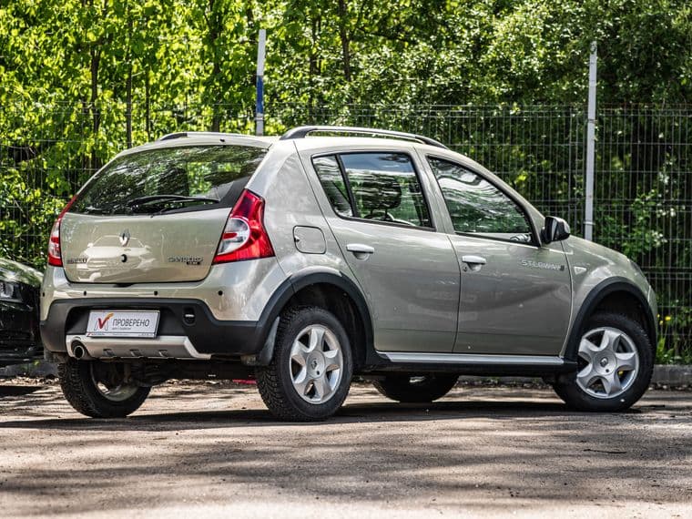 Renault Sandero Stepway 2014 года, 72 041 км - вид 2