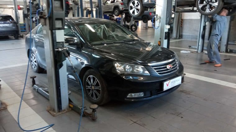 Geely Emgrand EC7 2013 года, 115 812 км - вид 2