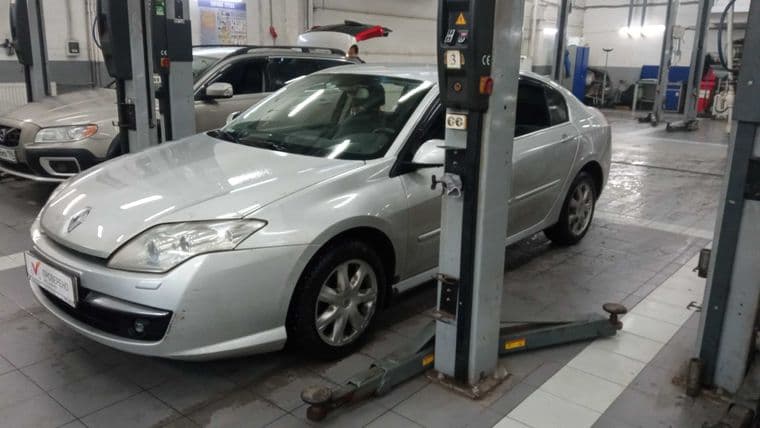 Renault Laguna 2008 года, 303 700 км - вид 1