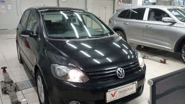 Volkswagen Golf Plus 2012 года, 67 504 км - вид 2