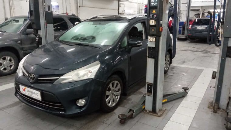 Toyota Verso 2013 года, 237 000 км - вид 1
