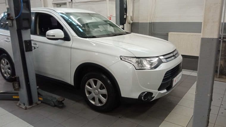 Mitsubishi Outlander, 2014 - вид 1
