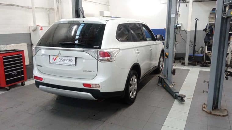 Mitsubishi Outlander, 2014 - вид 2
