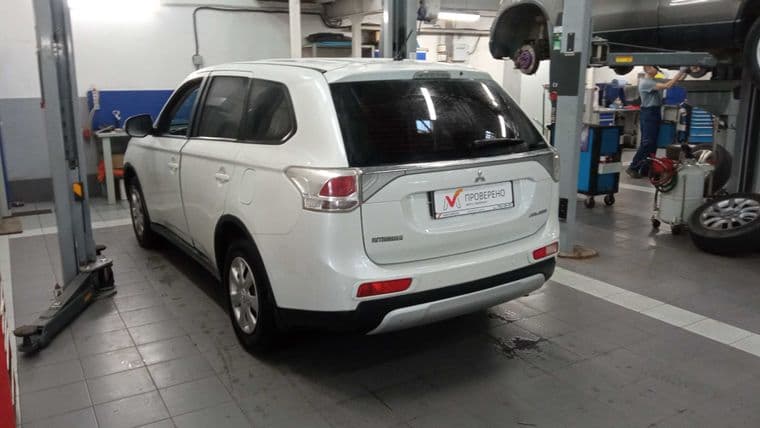 Mitsubishi Outlander, 2014 - вид 3