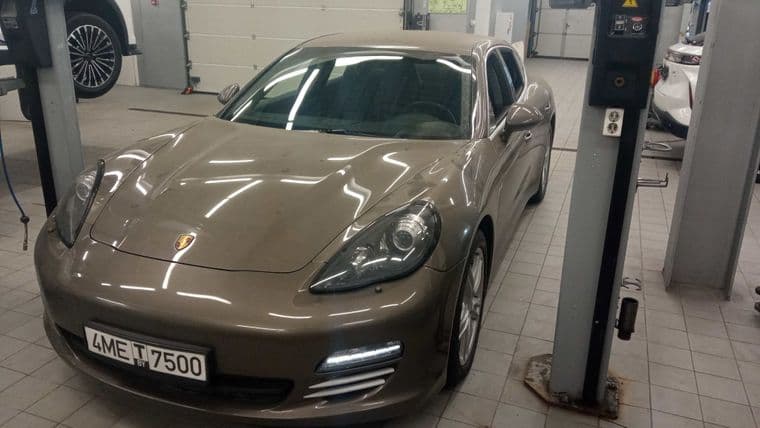 Porsche Panamera 4S, 2011