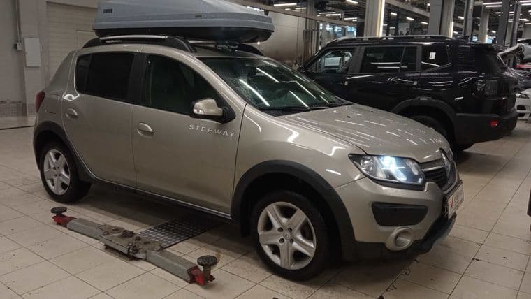 Renault Sandero Stepway 2017 года, 131 546 км - вид 2