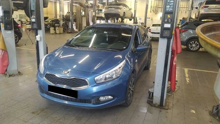 KIA Ceed 2013 года, 162 038 км - вид 1