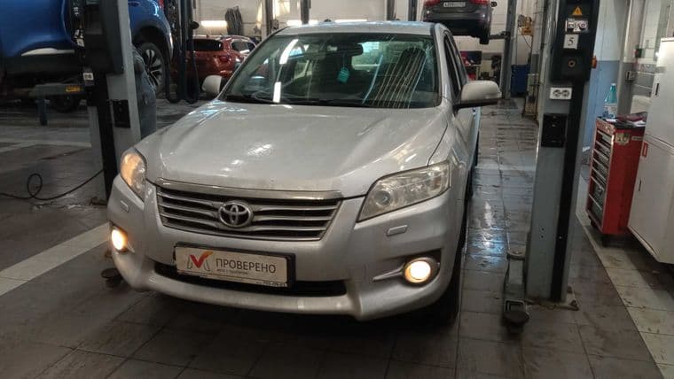 Toyota RAV4 2011 года, 241 000 км - вид 1