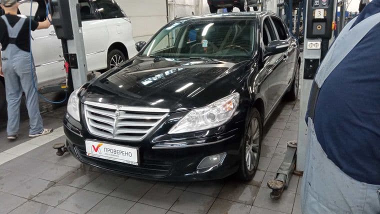 Hyundai Genesis, 2010