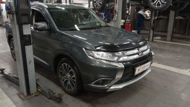 Mitsubishi Outlander 2018 года, 130 124 км - вид 2