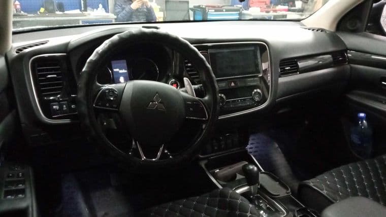 Mitsubishi Outlander, 2018 - вид 4