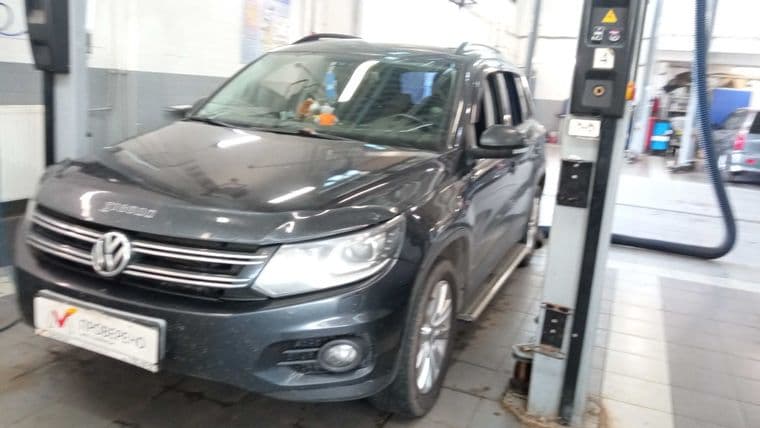 Volkswagen Tiguan 2011 года, 399 616 км - вид 1