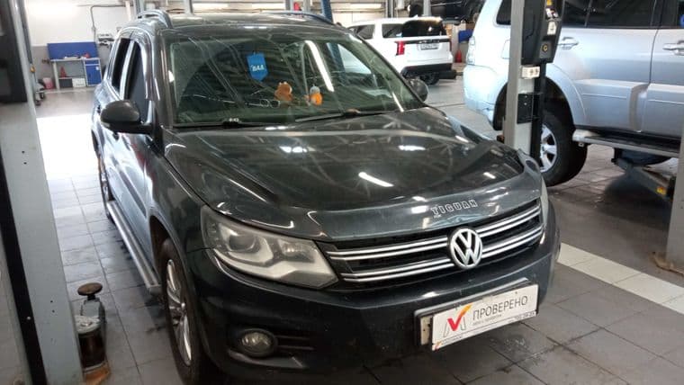 Volkswagen Tiguan 2011 года, 399 616 км - вид 2
