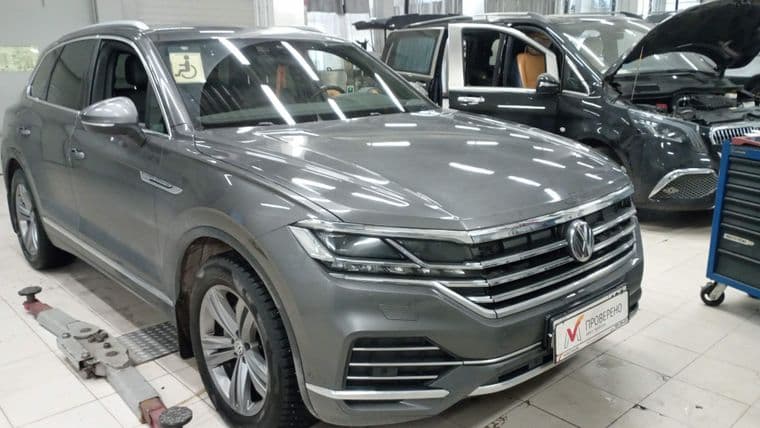 Volkswagen Touareg 2019 года, 105 827 км - вид 2