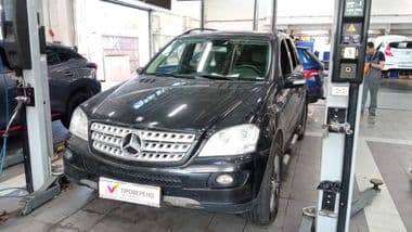 Mercedes-Benz M-класс 2005 года, 134 356 км - вид 1