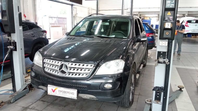Mercedes-Benz M-класс 2005 года, 134 356 км - вид 1