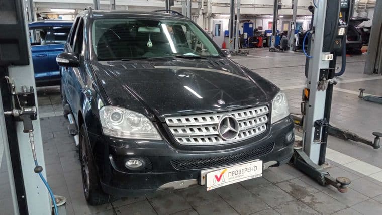 Mercedes-Benz M-класс 2005 года, 134 356 км - вид 2