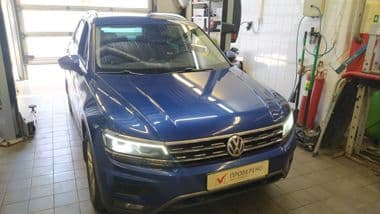Volkswagen Tiguan 2018 года, 72 927 км - вид 2