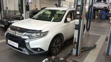 Mitsubishi Outlander 2020 года, 98 379 км - вид 1