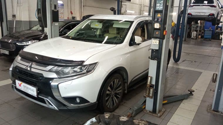Mitsubishi Outlander, 2020