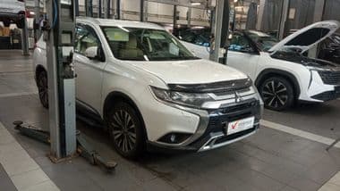 Mitsubishi Outlander 2020 года, 98 379 км - вид 2