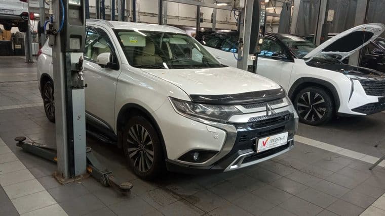 Mitsubishi Outlander, 2020 - вид 1