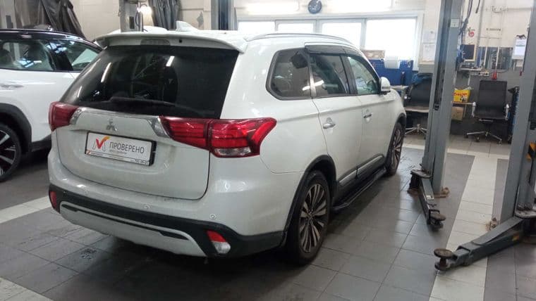 Mitsubishi Outlander, 2020 - вид 2