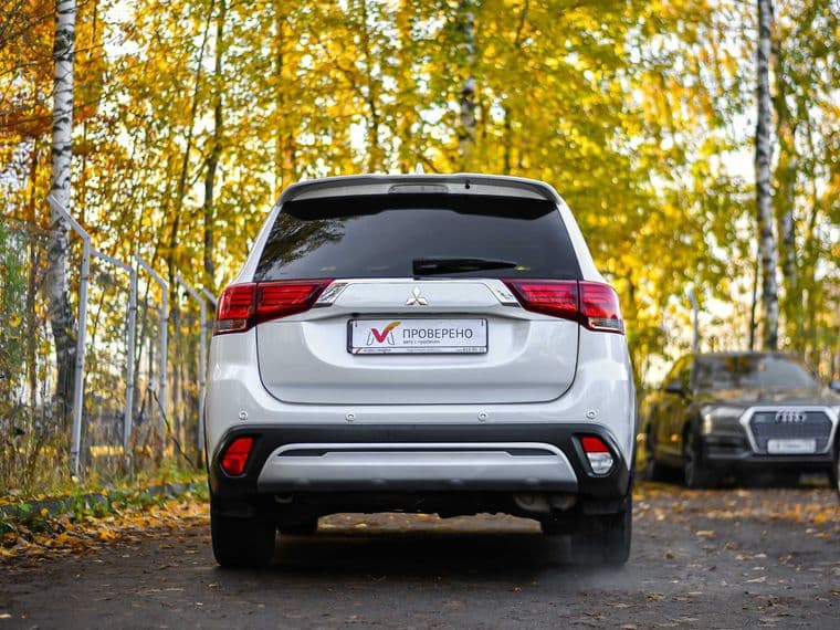 Mitsubishi Outlander, 2020 - вид 3