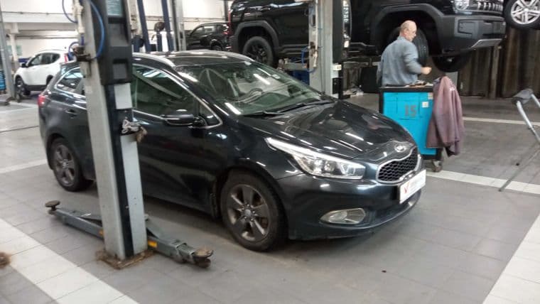 KIA Ceed 2014 года, 231 728 км - вид 2