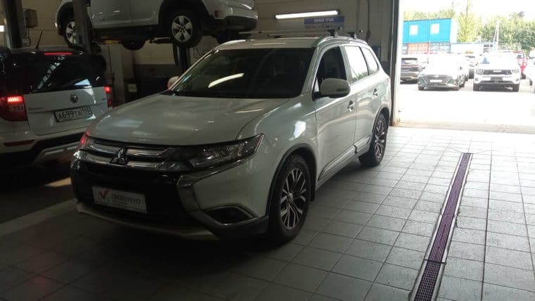 Mitsubishi Outlander, 2016