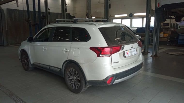 Mitsubishi Outlander, 2016 - вид 3