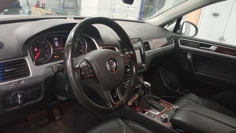 Volkswagen Touareg, 2014 - вид 4