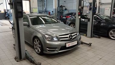Mercedes-Benz C-класс 2012 года, 68 914 км - вид 2