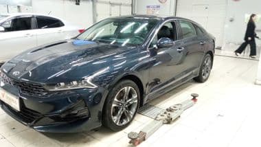 KIA K5 2020 года, 106 868 км - вид 1